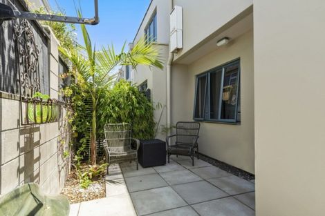 Photo of property in 2/8 Victoria Road, Mount Maunganui, 3116