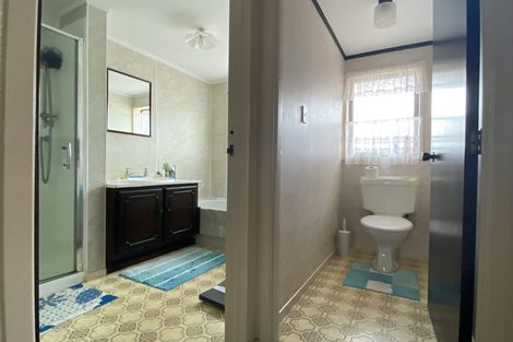 Photo of property in 2/4 Tomintoul Place, Highland Park, Auckland, 2010