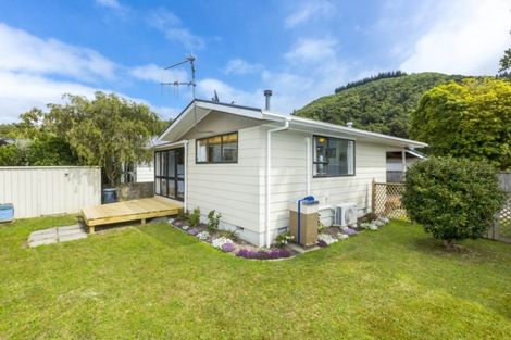 Photo of property in 2/6 Gemstone Drive, Birchville, Upper Hutt, 5018