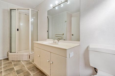 Photo of property in 31a The Esplanade, Eastern Beach, Auckland, 2012