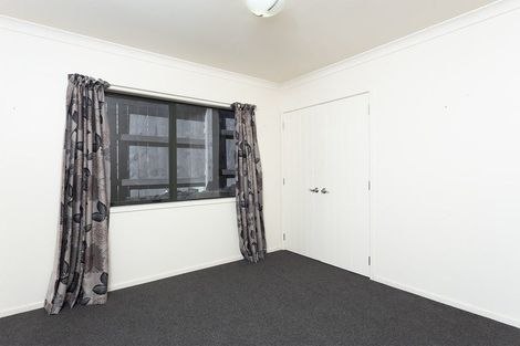 Photo of property in 4 Cliff View Drive, Green Bay, Auckland, 0604