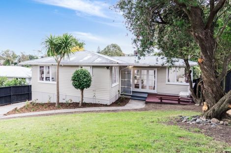 Photo of property in 75 Selwyn Crescent, Forrest Hill, Auckland, 0620