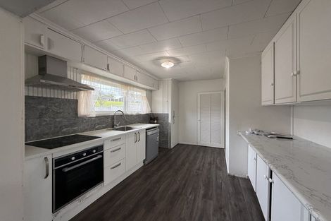 Photo of property in 16 Avonleigh Road, Green Bay, Auckland, 0604