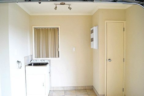 Photo of property in 27 Canyon Drive, Oteha, Auckland, 0632