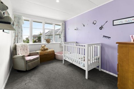 Photo of property in 43 Woodleigh Street, Frankleigh Park, New Plymouth, 4310