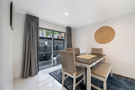 Photo of property in 15 Lanier Place, Glendene, Auckland, 0602