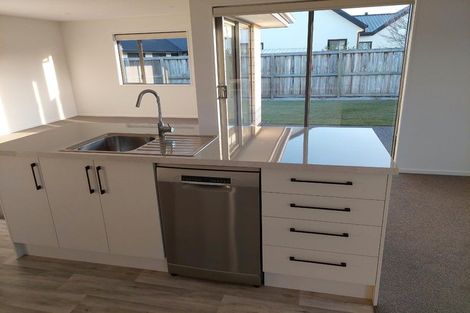 Photo of property in 118 Shillingford Boulevard, Rolleston, 7615