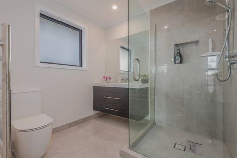 Photo of property in 90 Johnstone Drive, Fitzherbert, Palmerston North, 4410