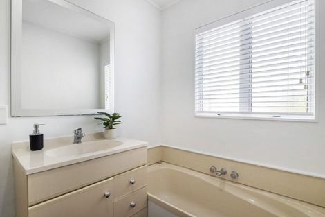 Photo of property in 1/18 Altair Place, Windsor Park, Auckland, 0632