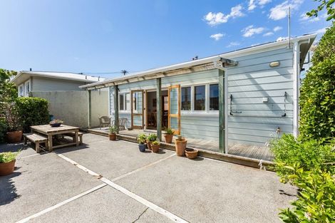 Photo of property in 18 Mills Road, Brooklyn, Wellington, 6021