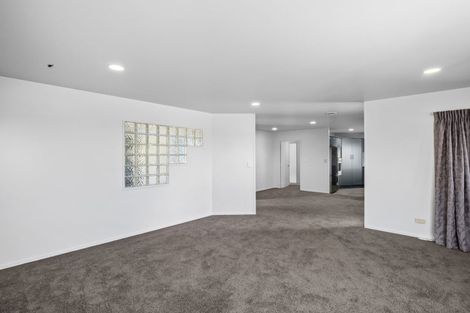 Photo of property in 1/311 Glenfield Road, Glenfield, Auckland, 0629