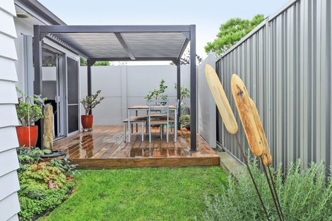 Photo of property in 22 Cassin Place, Taradale, Napier, 4112