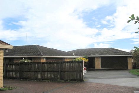 Photo of property in 2/95 Aviemore Drive, Highland Park, Auckland, 2010