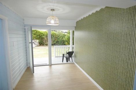 Photo of property in 2 Karoro Road, One Tree Point, 0118