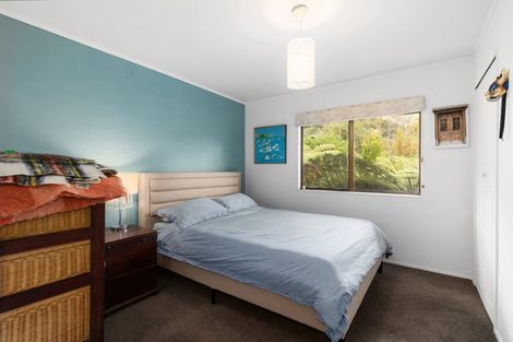 Photo of property in 4 Lady Bell Grove, Lowry Bay, Lower Hutt, 5013