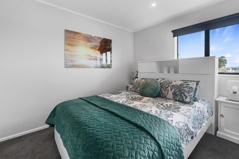 Photo of property in 2/57 Nigel Road, Browns Bay, Auckland, 0630