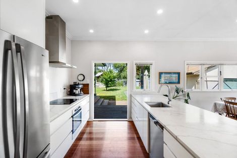 Photo of property in 911 Avenue Road East, Parkvale, Hastings, 4122