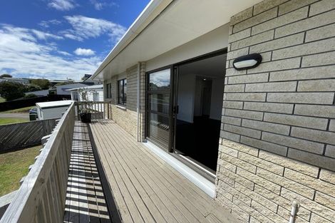 Photo of property in 37 Herekawe Drive, Spotswood, New Plymouth, 4310