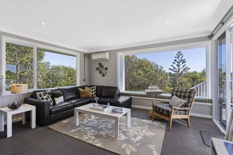 Photo of property in 13 Evelyn Road, Cockle Bay, Auckland, 2014