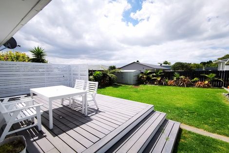 Photo of property in 15 Kelman Road, Kelston, Auckland, 0602