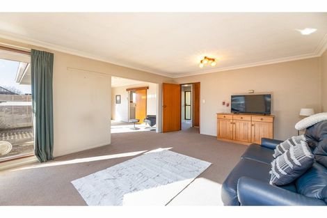 Photo of property in 19 Broadfell Avenue, Avonhead, Christchurch, 8042