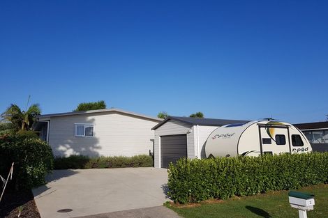 Photo of property in 2 Taihiki Road, Clarks Beach, 2122