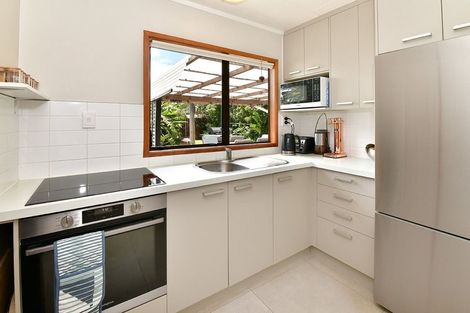 Photo of property in 33 Jelas Road, Red Beach, 0932