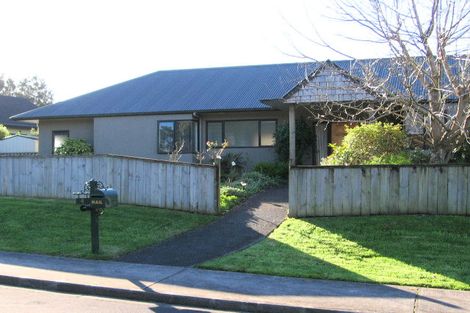 Photo of property in 4 Patsy O'hara Place, Swanson, Auckland, 0612