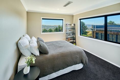 Photo of property in 12 Boeing Way, Newlands, Wellington, 6037