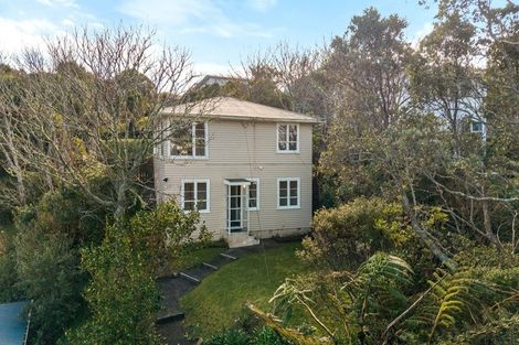 Photo of property in 98 Ruskin Road, Newlands, Wellington, 6037
