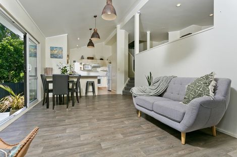 Photo of property in 101a Carlisle Road, Torbay, Auckland, 0632