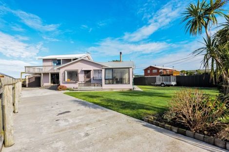 Photo of property in 1915 Parewanui Road, Parewanui, Bulls, 4894