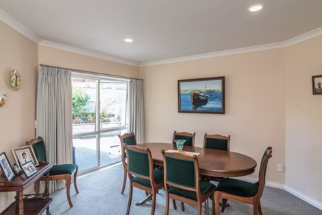 Photo of property in 28 Quadrant Heights, Paraparaumu, 5032