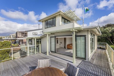 Photo of property in 164 Kahu Road, Paremata, Porirua, 5024