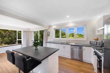 Photo of property in 4 Pekanga Road, Normandale, Lower Hutt, 5010