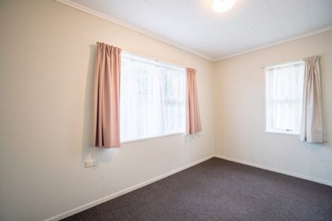 Photo of property in 3 Seddon Street, Takaro, Palmerston North, 4412