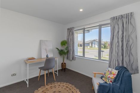 Photo of property in 37 Dunlops Crescent, Bottle Lake, Christchurch, 8083