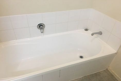 Photo of property in 3/3 Orwell Road, Greenhithe, Auckland, 0632