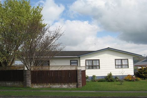 Photo of property in 8 Aquarius Drive, Kawaha Point, Rotorua, 3010