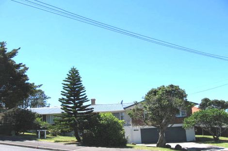 Photo of property in 1/15 East Coast Road, Milford, Auckland, 0620