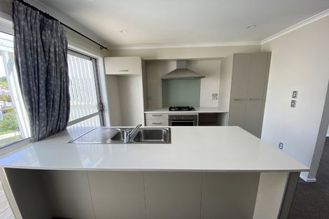 Photo of property in 9 Panakenake Way, Flat Bush, Auckland, 2019