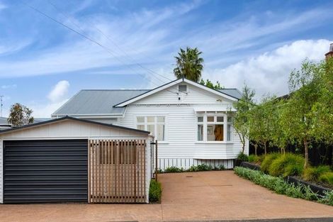 Photo of property in 33 Wright Road, Point Chevalier, Auckland, 1022
