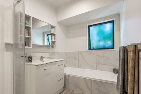 Photo of property in 2/43 Sabulite Road, Kelston, Auckland, 0602