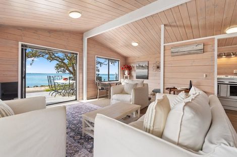 Photo of property in 12 Matakatia Parade, Matakatia, Whangaparaoa, 0930