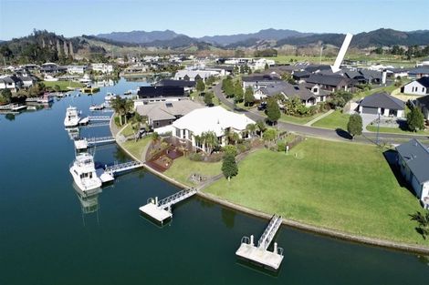 Photo of property in 18 Topping Place, Whitianga, 3510