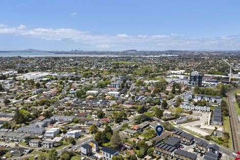 Photo of property in 3 Sturges Road, Henderson, Auckland, 0610