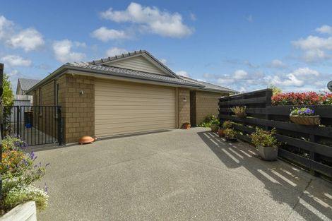 Photo of property in 16 Vista Close, Omokoroa, 3114