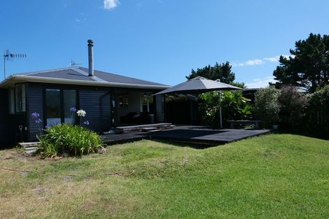 Photo of property in 48 Rutherford Drive, Waikanae Beach, Waikanae, 5036
