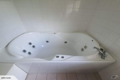 Photo of property in 74 Straven Road, Fendalton, Christchurch, 8014