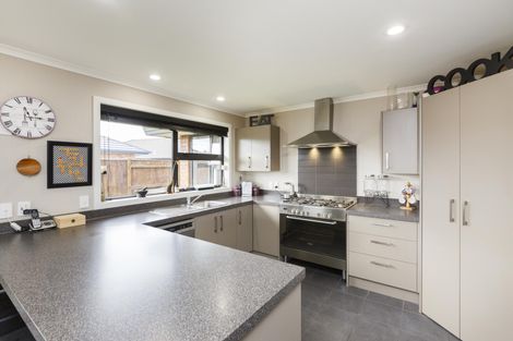 Photo of property in 7 Medallion Court, Kelvin Grove, Palmerston North, 4414